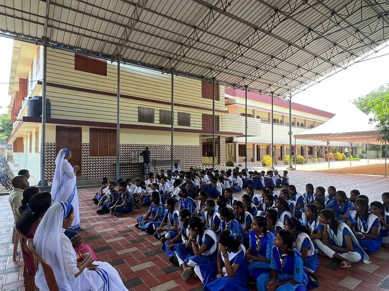 പ്രമാണം:Eng club 35052 20232.jpeg