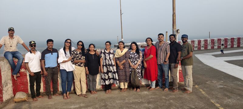 പ്രമാണം:Tour team 6.jpg