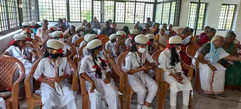 പ്രമാണം:11453 visiting old age1.jpeg