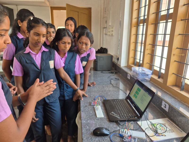 പ്രമാണം:12047 mikavu 26.jpg