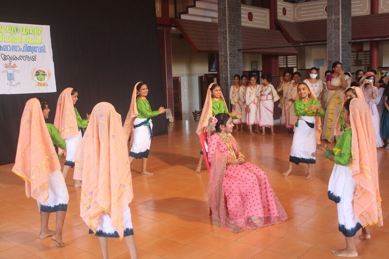 പ്രമാണം:13006 keralapiravi5.jpeg