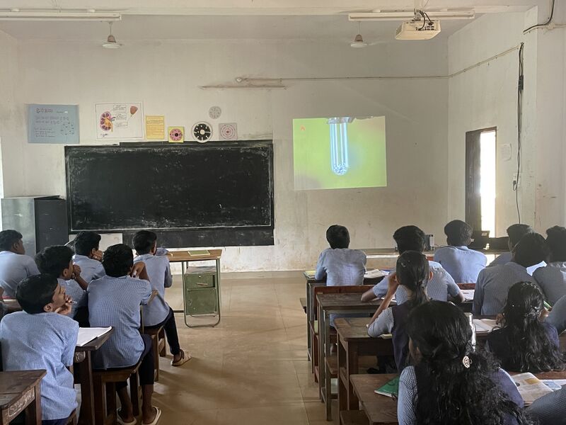 പ്രമാണം:13096-hitech-classroom.JPG