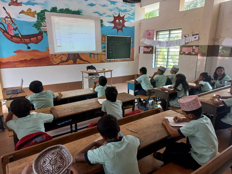 പ്രമാണം:16236-hitech-classroom.jpeg