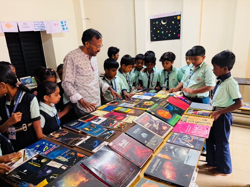 പ്രമാണം:19838 moon day exibition.jpg