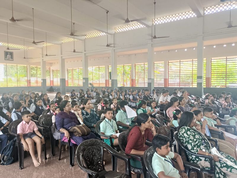 പ്രമാണം:22076sametham charithram.jpg