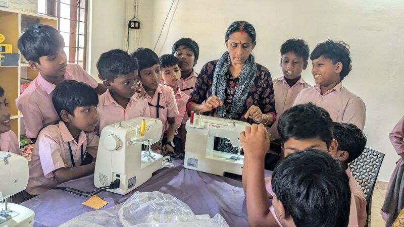 പ്രമാണം:23457 stiching2.jpeg