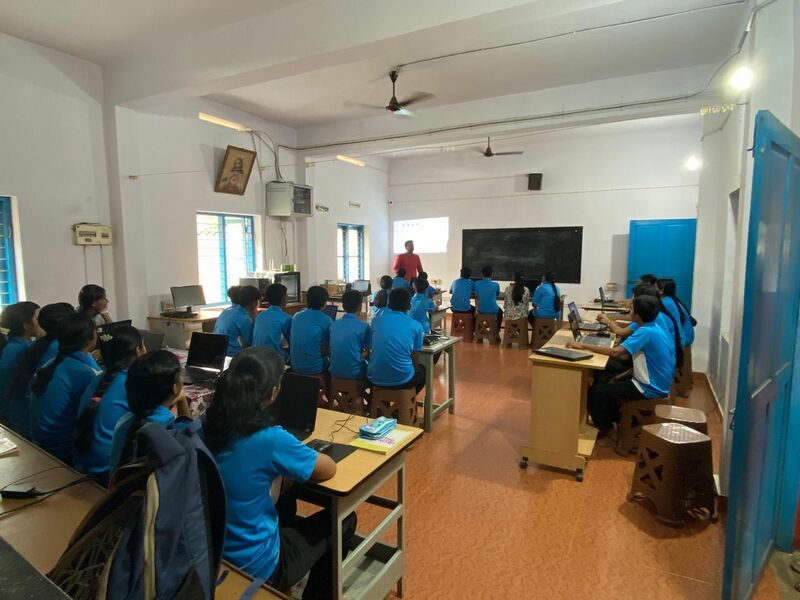 പ്രമാണം:33089 KTM 02.Jpg