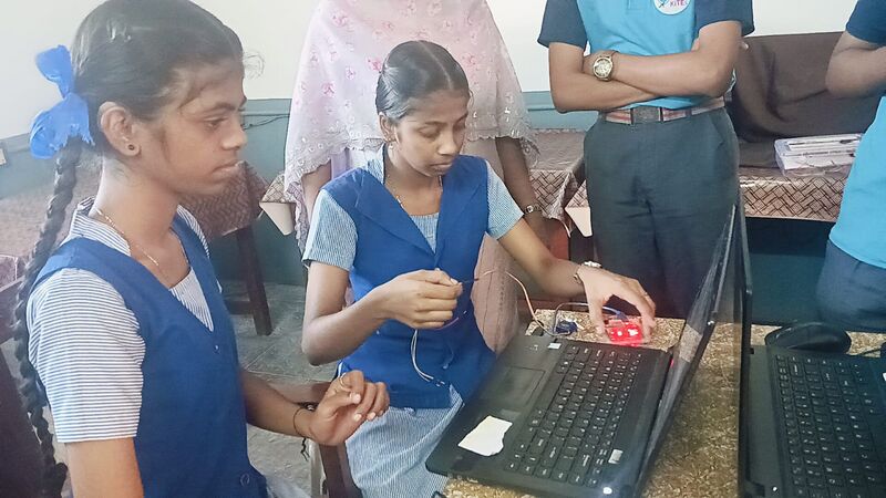 പ്രമാണം:Help class.jpg