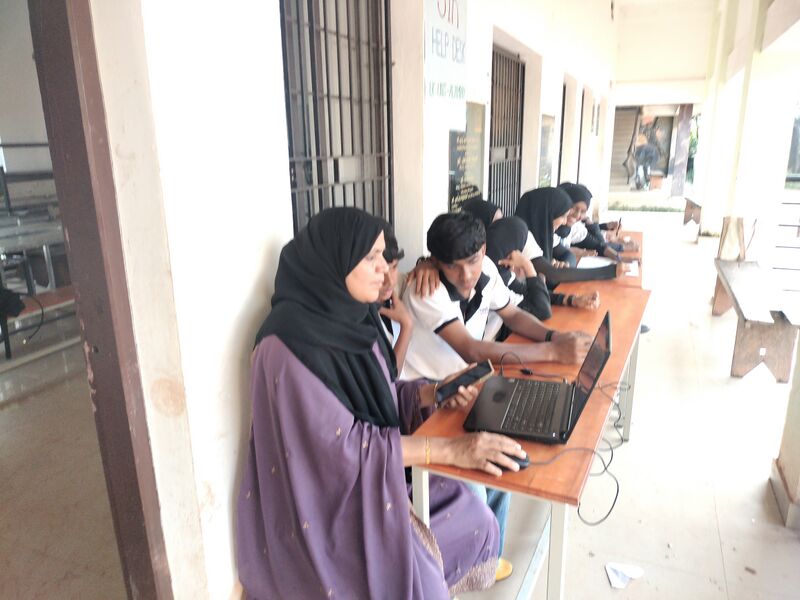 പ്രമാണം:11022 LK HELP DESK 01.jpg