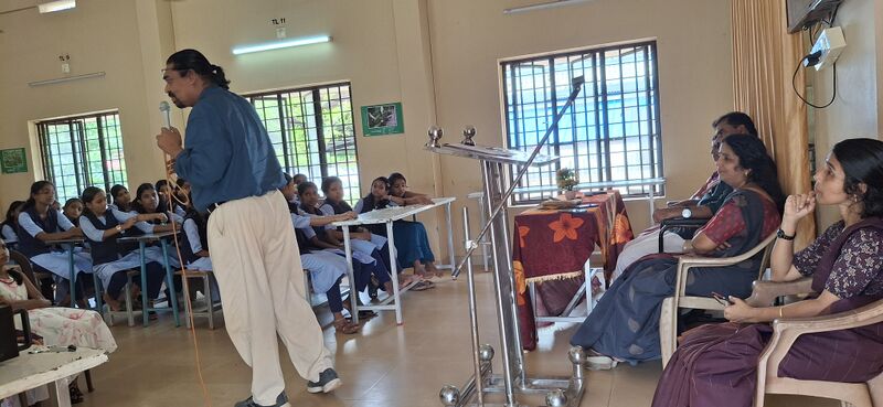 പ്രമാണം:12009 vdyrngm 2.jpg