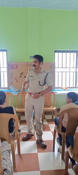 പ്രമാണം:15051 traffic rules class.jpg