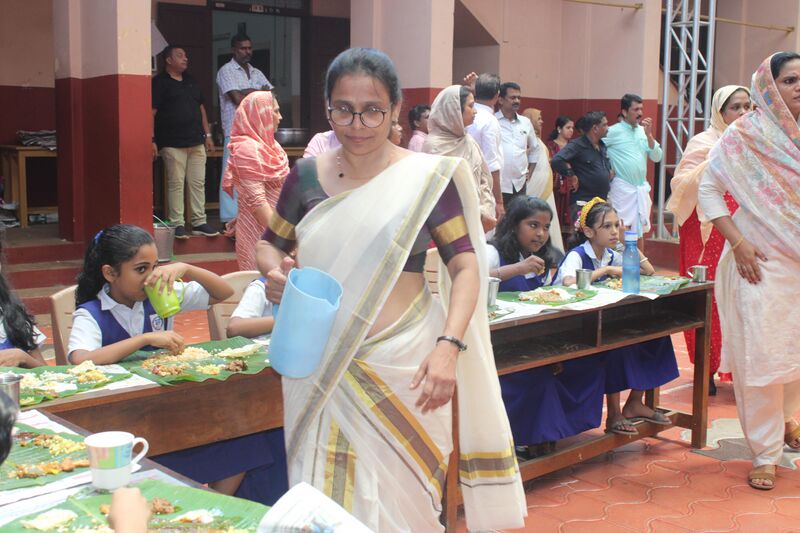 പ്രമാണം:16002 onam23-24 9.jpg