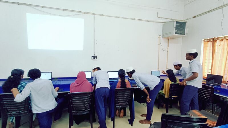 പ്രമാണം:16056 Parents class2.jpg