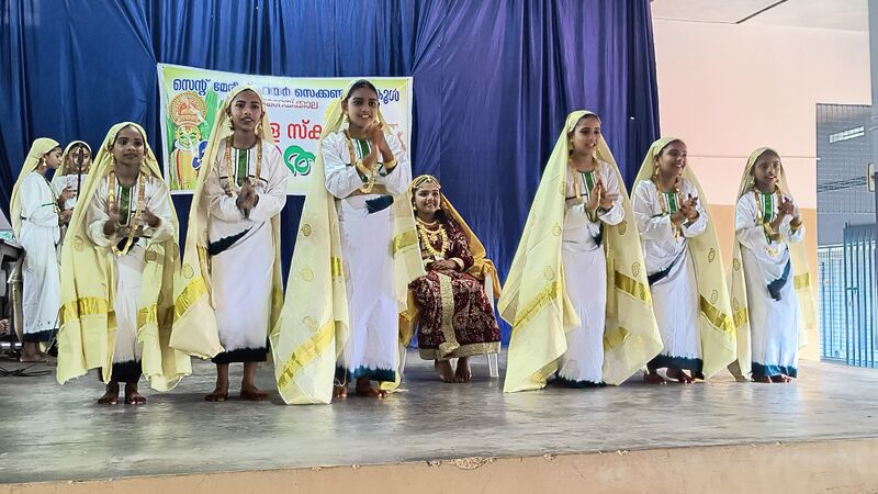 പ്രമാണം:25044 School kalolsavam 1.jpg