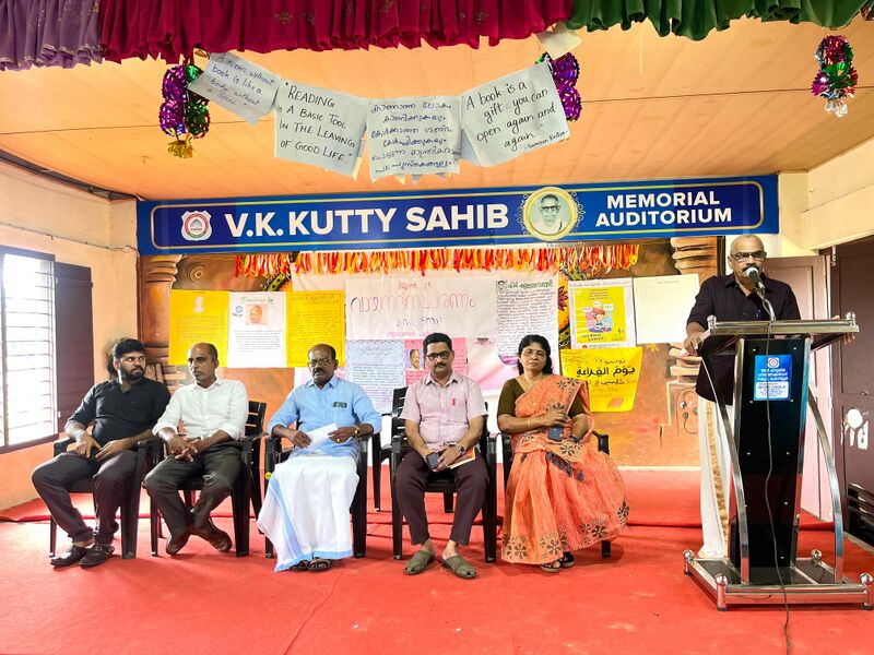 പ്രമാണം:26009 Readingday b.jpg