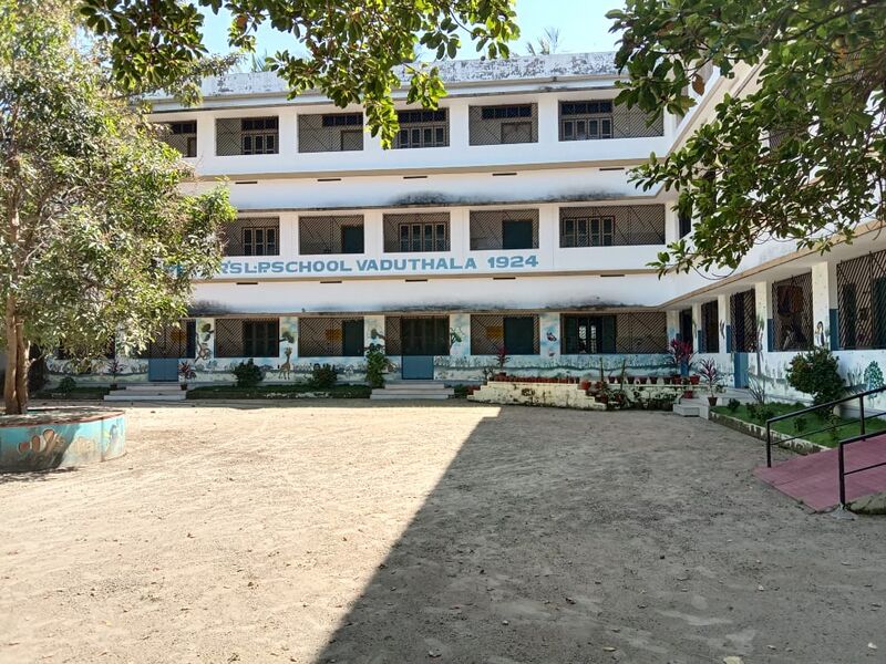 പ്രമാണം:26236 school picture.jpeg