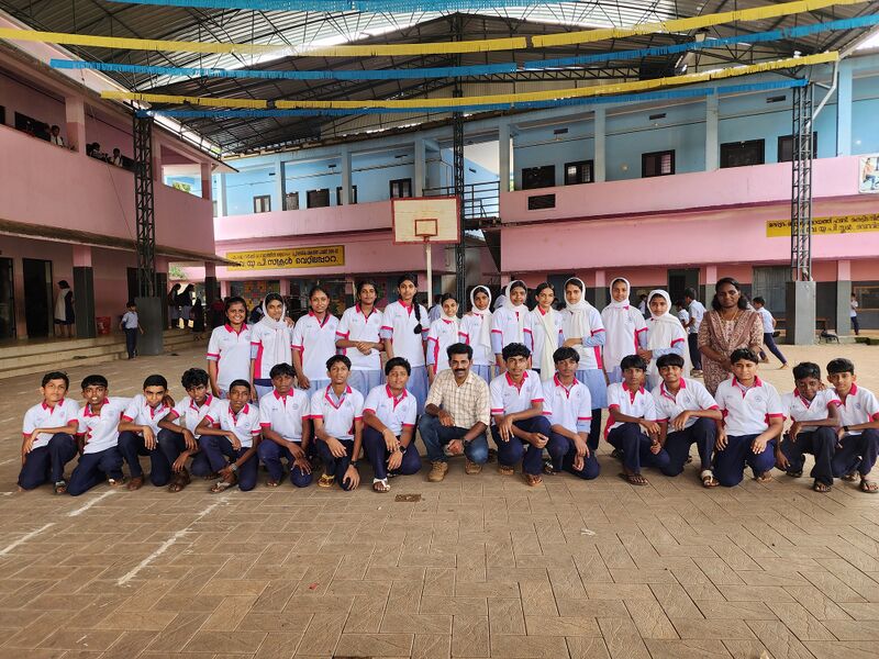 പ്രമാണം:48137 uniform24,1.jpg