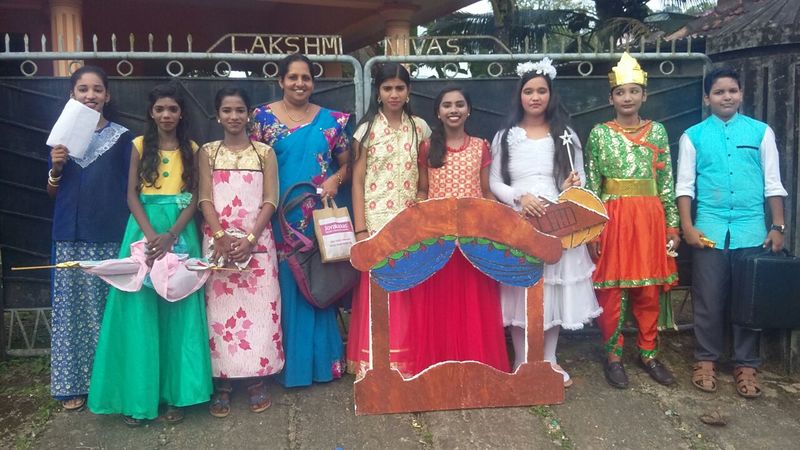 പ്രമാണം:English Skit.jpg