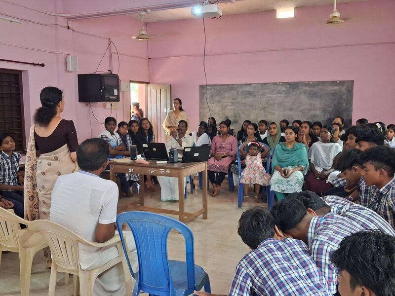 പ്രമാണം:12049 KZD AI2.jpg