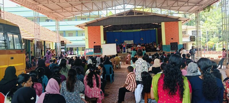 പ്രമാണം:13042 Pravesanolsavam 2.jpeg