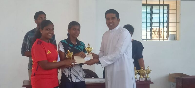 പ്രമാണം:13068-badminton winners.jpg