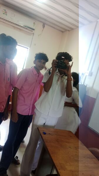 പ്രമാണം:18139 camera.jpg