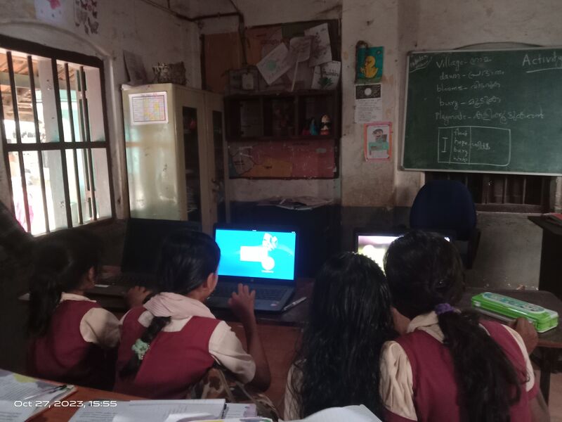 പ്രമാണം:19631 class room.jpg