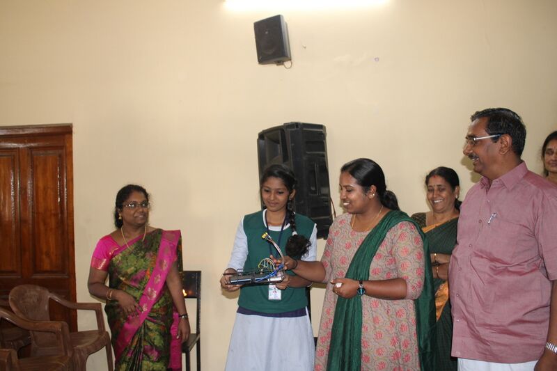 പ്രമാണം:21060-lk expo ina.jpg