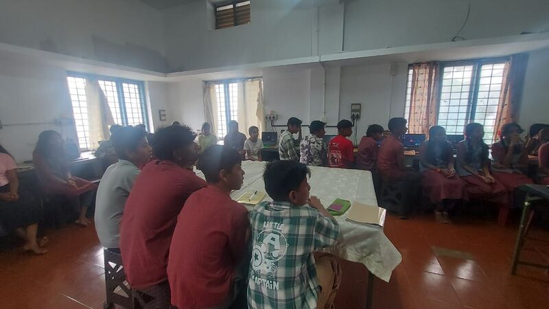 പ്രമാണം:22057 LK CAMP 1.jpg