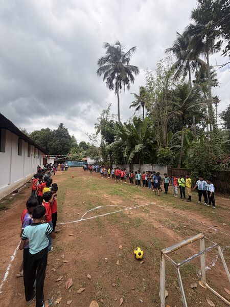 പ്രമാണം:22214-football2.jpeg