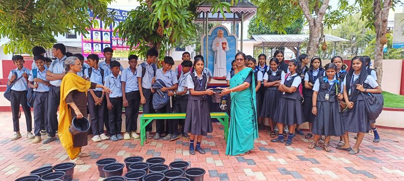 പ്രമാണം:34046 lg2.jpg