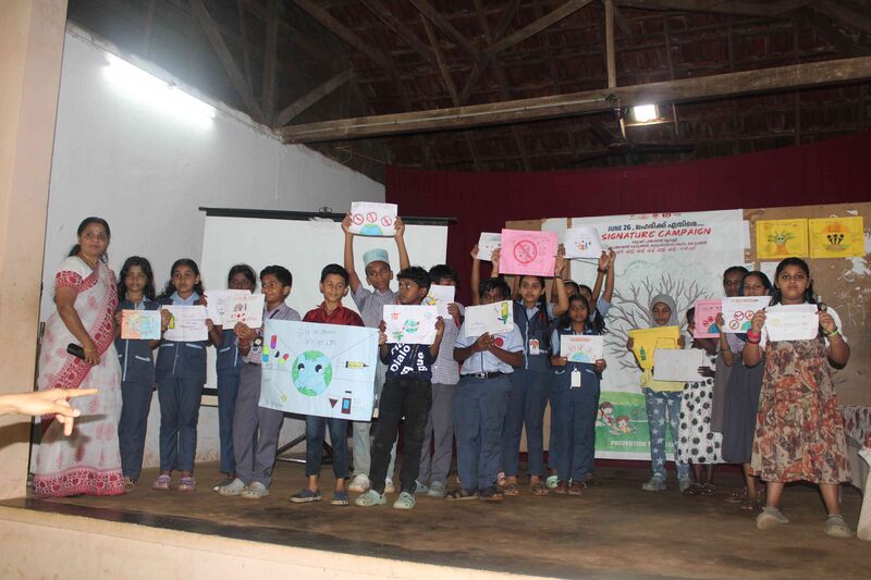 പ്രമാണം:37051 lahari virudha dinam13.jpg