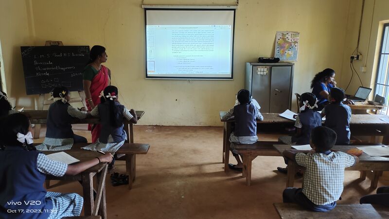 പ്രമാണം:44043 Hitech classroom.jpg