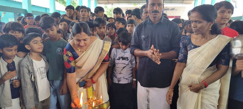 പ്രമാണം:12027 onam 296.jpg