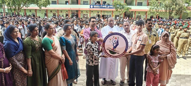 പ്രമാണം:15051 every one reads,1.jpg