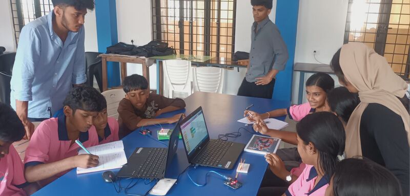 പ്രമാണം:19042 1 Robotics Camp 24-1-26.jpg