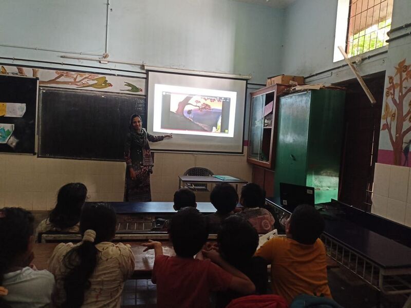 പ്രമാണം:19512hightech photos3.jpg