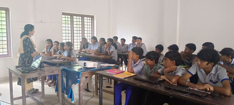 പ്രമാണം:22026 LKUnitcamp3.jpg