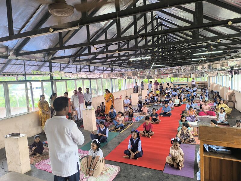 പ്രമാണം:23057 yogaday4.jpg