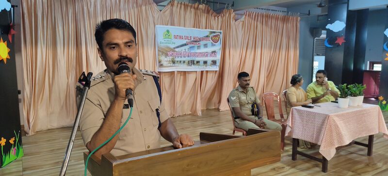 പ്രമാണം:26015 paristhidhidhinam 1.jpg