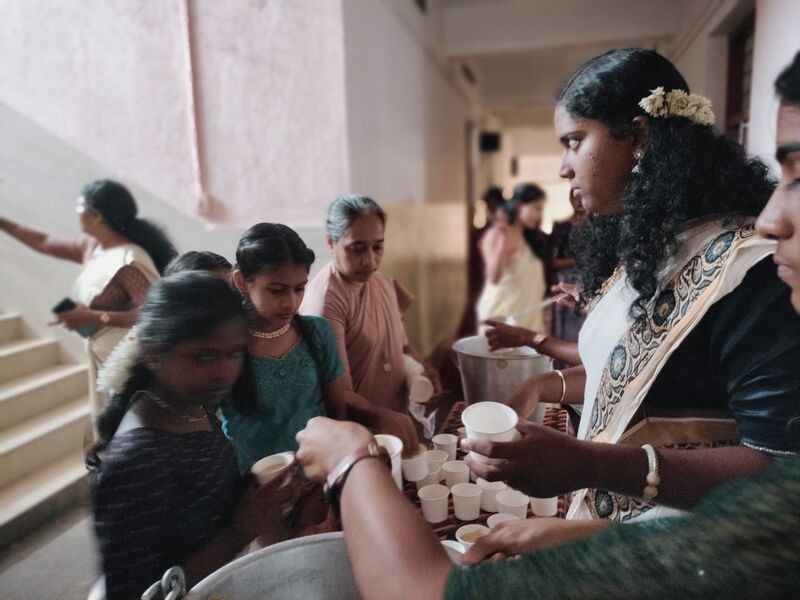 പ്രമാണം:26084 onam payasam vitharanam 2025-26.jpg