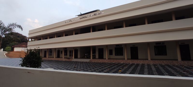 പ്രമാണം:31542 schoolmainbuilding.jpg