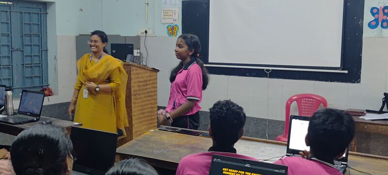 പ്രമാണം:42085 lk school 4.jpg