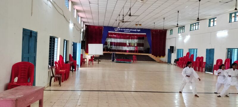 പ്രമാണം:45015 school auditorium.jpg