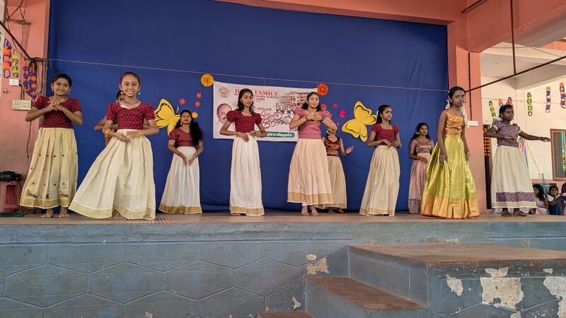 പ്രമാണം:99999-pravesanolsavam2026-dance3.jpg