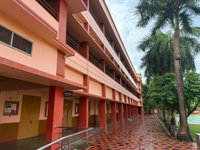 പ്രമാണം:HSS Building SMS.jpg