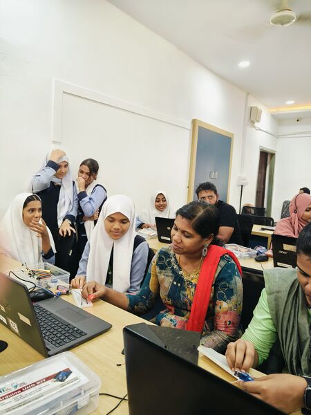 പ്രമാണം:Robotics പരിശിലനം3.jpg