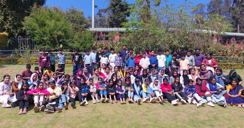 പ്രമാണം:20062 vinodayathra.jpg