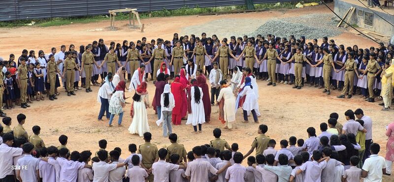 പ്രമാണം:21123 perunnalmylanchi.jpeg