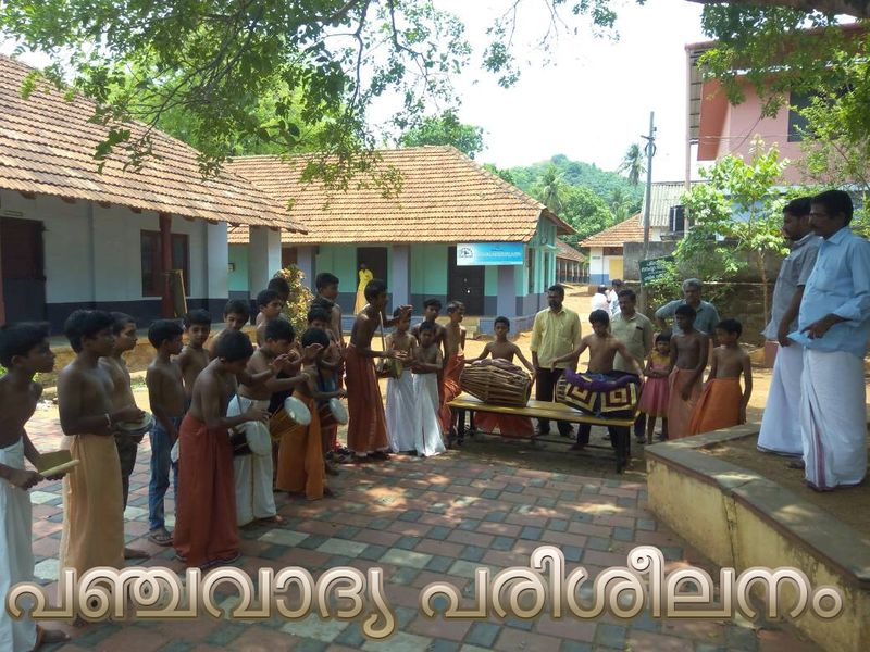 പ്രമാണം:2400734.jpg